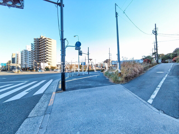 接道状況および現場風景　【日野市落川】 物件の事、諸費用の事など、小さな疑問もお気軽にご連絡・ご相談下さい。 