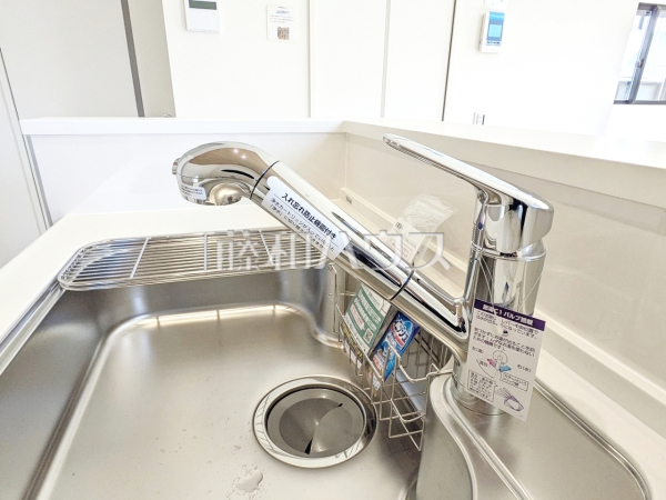 いつでもおいしいお水が飲める浄水器一体型水栓も完備　【練馬区石神井台２丁目】