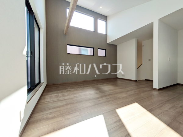 リビング　【所沢市狭山ケ丘１丁目】