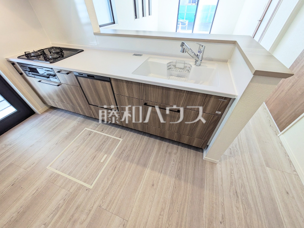 1号棟　家族との会話も弾む対面式キッチン　【八王子市長沼町】