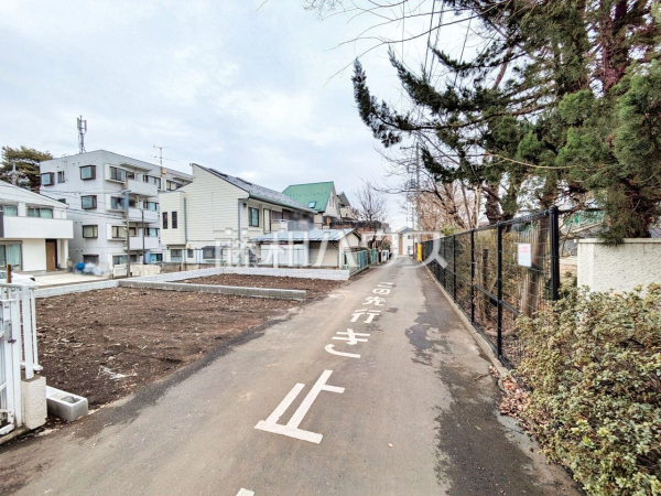 接道状況および現場風景　【国分寺市東元町３丁目】 見学はしたいけど、なかなか時間が取れない・・・そんな方に出勤前や仕事終わりにマイホームを見学できるサポートをいたします。 