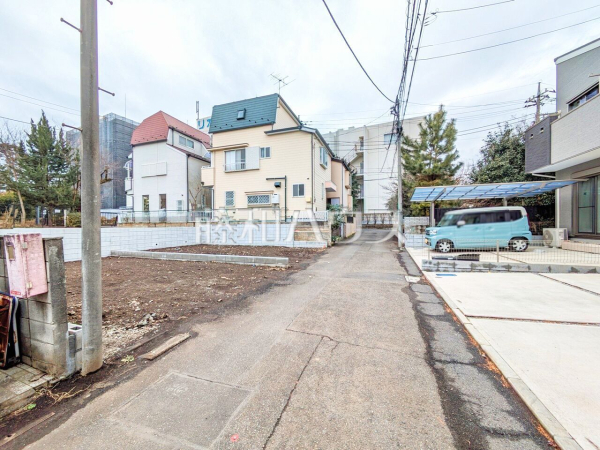接道状況および現場風景　【国分寺市東元町３丁目】 建物のプレゼンをさせていただきますので、実際の完成イメージを思い描いていただくことができます。お気軽にお問合せ下さい。 