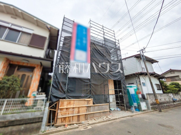 外観　【新座市野寺３丁目】 まだまだ建築中ですが、ぜひ現地をご覧になりませんか？上棟の状態は建築中にしかご覧になれません！ 