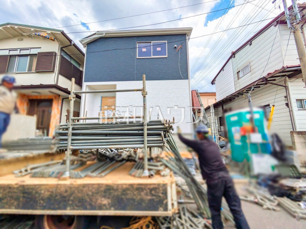 外観　【新座市野寺３丁目】 見学はしたいけど、なかなか時間が取れない・・・そんな方に出勤前や仕事終わりにマイホームを見学できるサポートをいたします。 