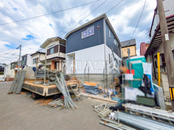外観　【新座市野寺３丁目】 足場が外れて実際の外観が見えてきました。完成までもう少しです。 
