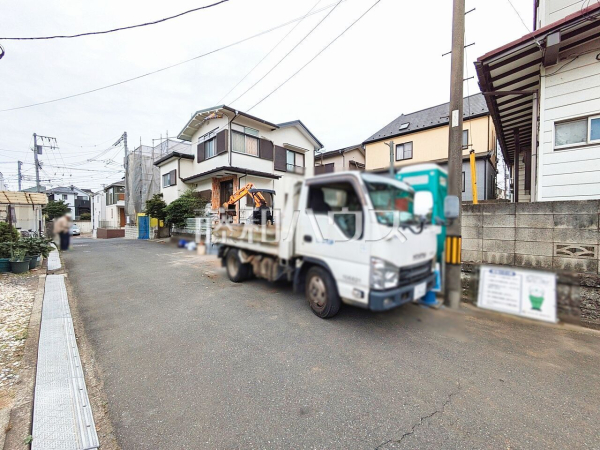 接道状況および現場風景　【新座市野寺３丁目】 平日のご案内も可能です。まずはお気軽にお問合せ下さいませ。 