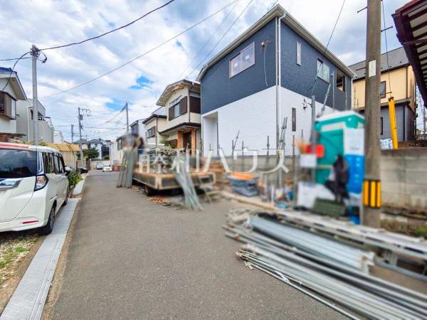 接道状況および現場風景　【新座市野寺３丁目】ぜひ実物をご覧いただきたく思います。喜んでご案内いたしますのでお気軽にお問合せ下さい。