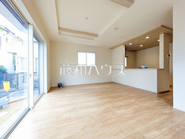 リビング　【東大和市上北台１丁目】