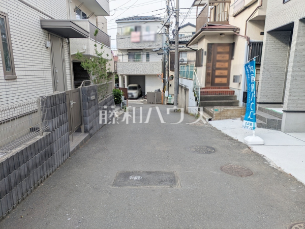 一戸建ての多いエリアのため、静かで落ち着いた雰囲気の街並みです。　【新座市東３丁目】