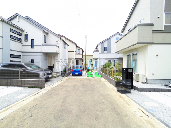 接道状況および現場風景　【国分寺市西町５丁目】
前面道路はゆとりの5m。車の出し入れも楽々です。　