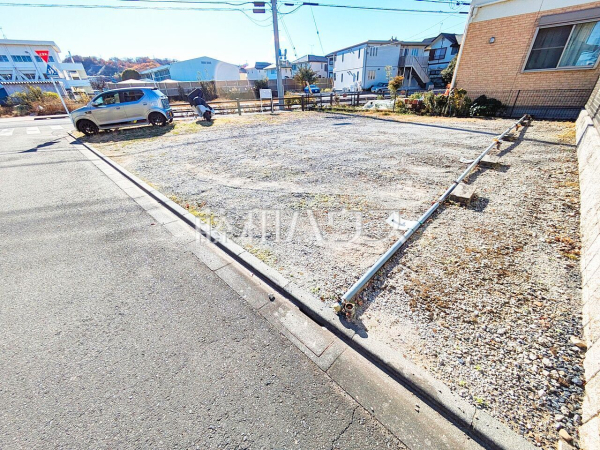 現地写真(現況：駐車場)【日野市西平山１丁目】 建物のプレゼンをさせていただきますので、実際の完成イメージを思い描いていただくことができます。お気軽にお問合せ下さい。 