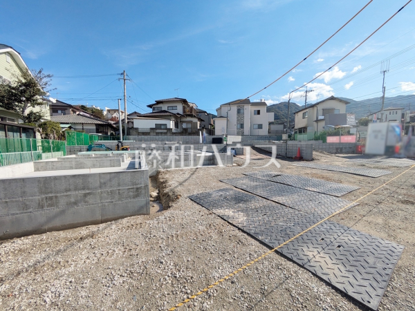 現場風景　【福岡市早良区野芥５丁目】　まだまだ建築中ですが、ぜひ現地をご覧になりませんか？