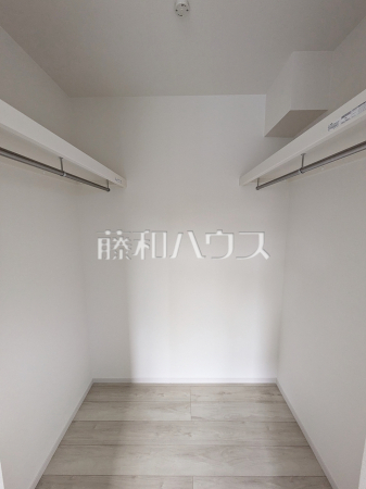 収納量ばっちりのウォークインクローゼット！この機会に古い家具とはお別れできるかも！？　
