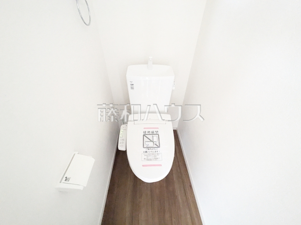 各階にトイレを設けておりますので、朝の忙しい時間などトイレの取り合いで喧嘩になることも少なそうですね。　