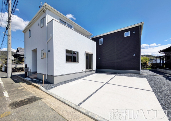 1号棟　外観およびカースペース　【春日井市石尾台５丁目】