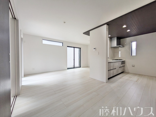1号棟　リビング　【春日井市大手田酉町１丁目】