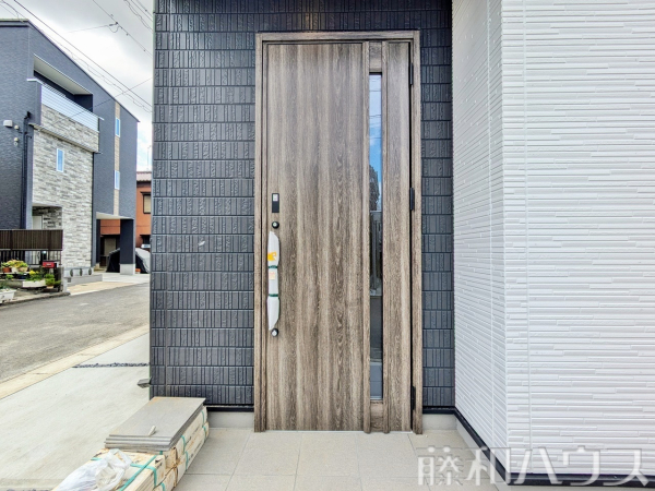 1号棟　玄関　【春日井市大手田酉町１丁目】