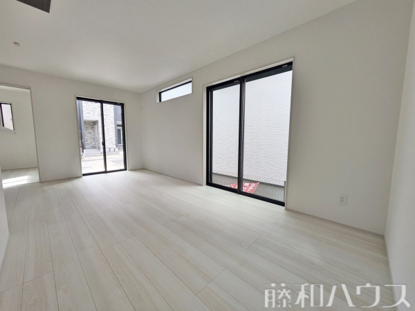 1号棟　リビング　【春日井市大手田酉町１丁目】
