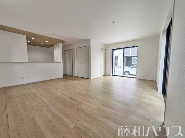 2号棟　リビング　【春日井市大手田酉町１丁目】