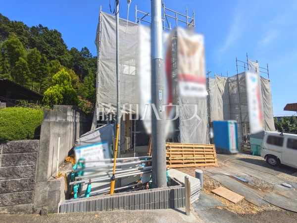 現場風景　【東大和市芋窪１丁目】
建物を「面」で支える耐震性に優れたベタ基礎。繰り返す地震に効果を発揮する制震ダンパー搭載！　