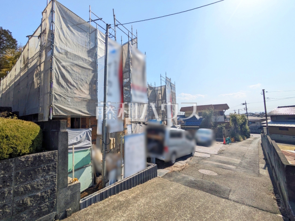 接道状況および現場風景　【東大和市芋窪１丁目】