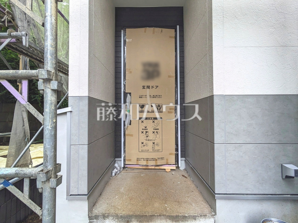 2号棟　玄関　【東大和市芋窪１丁目】