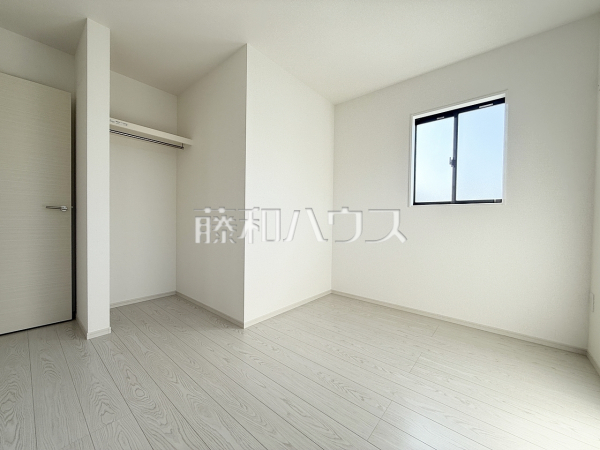 全居室角部屋仕様で2面採光を実現！お天気の良い日には窓を開けて換気もできるので気持ち良いですね。　