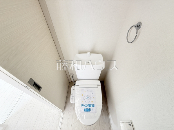各階にトイレを設けておりますので、朝の忙しい時間などトイレの取り合いで喧嘩になることも少なそうですね。　