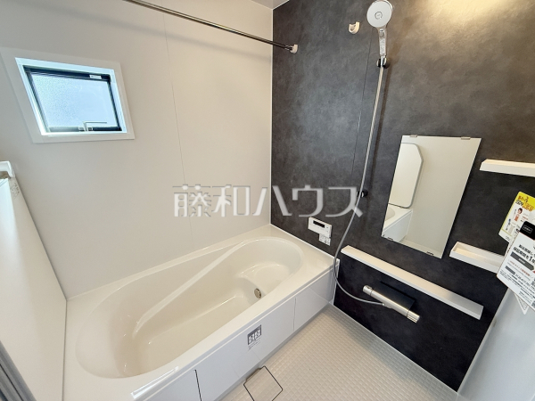 落ち着いた色合いで疲れたからだを癒す、贅沢なくつろぎ空間です。　