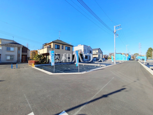 接道状況および現場風景　【三鷹市野崎３丁目】 「武蔵境」駅徒歩25分と少し距離はございますが、毎日の通勤通学で駅まで歩けば、運動不足も解消されて一石二鳥です！ 