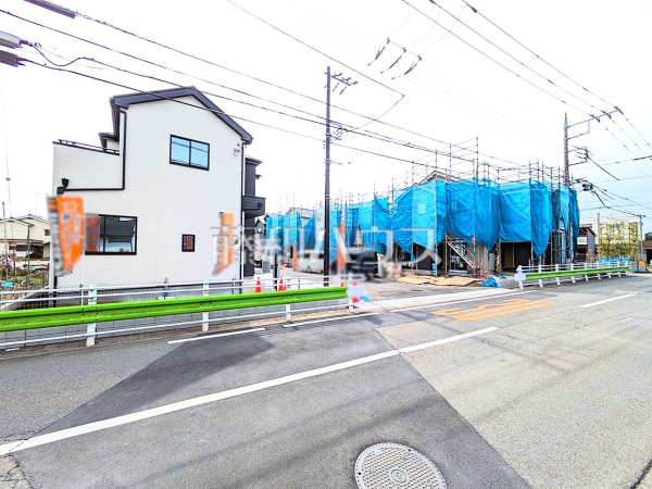 現場風景　【昭島市拝島町５丁目】
各棟、様々な間取りでご家族皆様のニーズにこたえます。