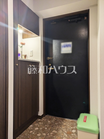 玄関　【ライオンズヴィアーレ多摩永山】
