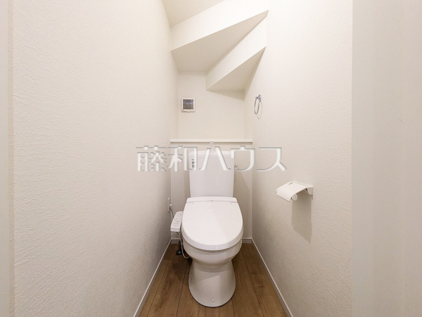 各階にトイレがあると、階段の上り下りをせずに済むため就寝時なども便利です。【西東京市新町５丁目】トイレ　　