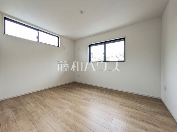 木目が美しいウッディなフローリングの居室は、穏やかで心安らぐ空間となるでしょう。【西東京市新町５丁目】居室　　