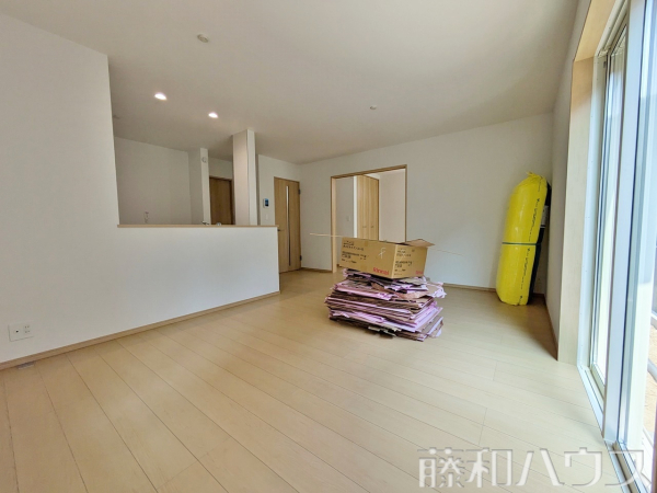 リビング　【名古屋市北区六が池町】