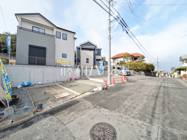 順調に工事が進んでいます。実際の街並みの様子が段々見えて参りました。ぜひ実際に現地をご見学下さいませ。