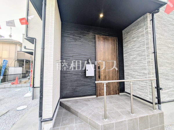 玄関　【町田市小山ヶ丘５丁目】