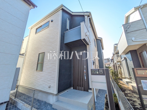 3号棟　外観　【国分寺市西町５丁目】道路から奥まった住まいは、車や人通りも気にならずプライバシーの確保された住空間を保つことができます。　