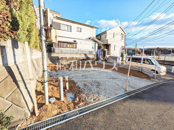 現地写真【多摩市落川】建物のプレゼンをさせていただきますので、実際の完成イメージを思い描いていただくことができます。お気軽にお問合せ下さい。