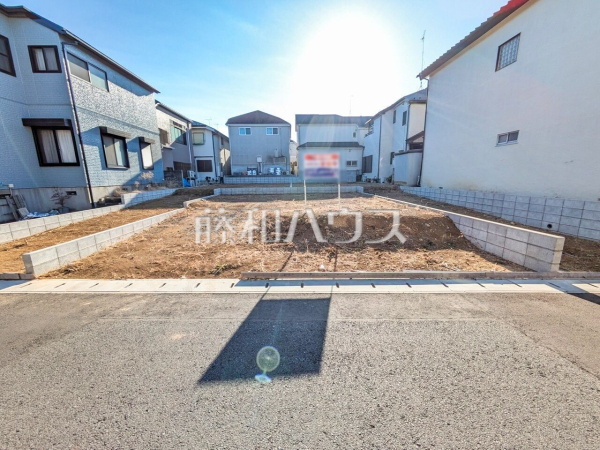 現場風景【東久留米市滝山７丁目】 見学はしたいけど、なかなか時間が取れない・・・そんな方に出勤前や仕事終わりにマイホームを見学できるサポートをいたします。 