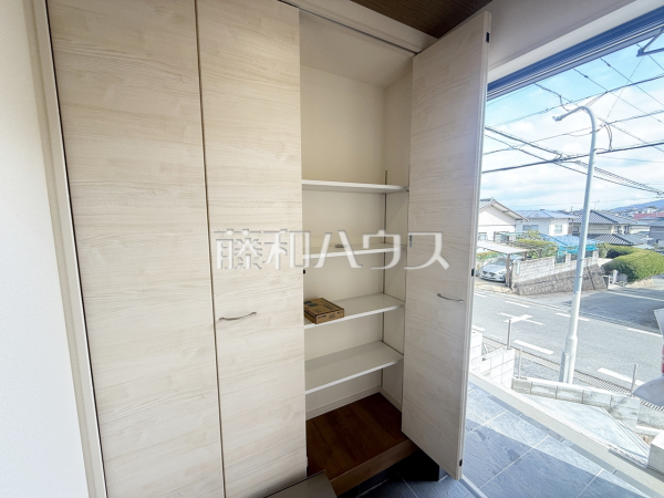 1号棟　玄関　【福岡市西区野方５丁目】