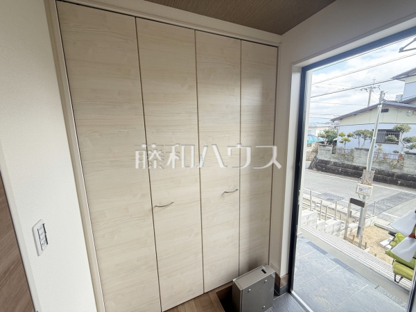 2号棟　玄関　【福岡市西区野方５丁目】