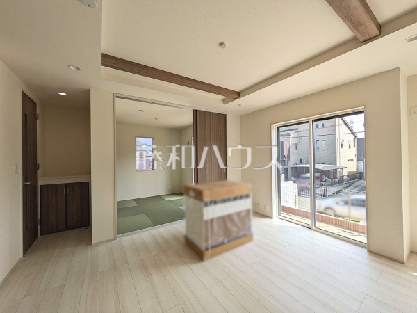 リビング　【八王子市南陽台３丁目】