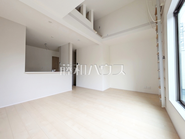 対面キッチンを採用したリビングは明るく開放感を主として設計しました。　【練馬区関町東１丁目】