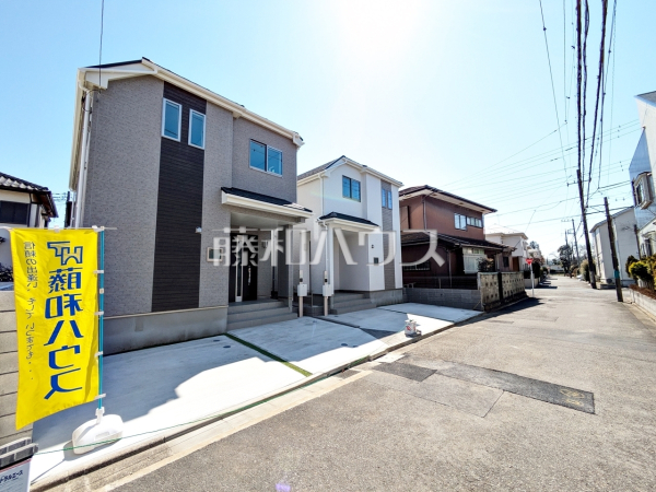 ≪接道状況≫ 前面道路幅も5mあるので、全体としての見通しがよく、すれ違いや車を出し入れする際も安心です。 【府中市四谷３丁目】