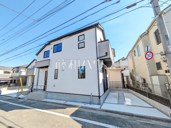 接道状況および現場風景　【府中市四谷３丁目】 前面道路6mなので、運転が少し苦手な方でも運転・駐車がしやすそうですね。