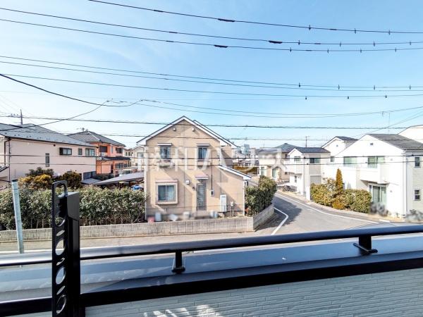 1号棟　バルコニー眺望　【府中市四谷３丁目】 一戸建ての多いエリアのため、静かで落ち着いた雰囲気の街並みです。 