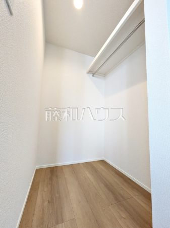 2号棟　収納　【府中市四谷３丁目】
ウォークインクローゼットは、お洋服等がたくさん収納できて便利です。　