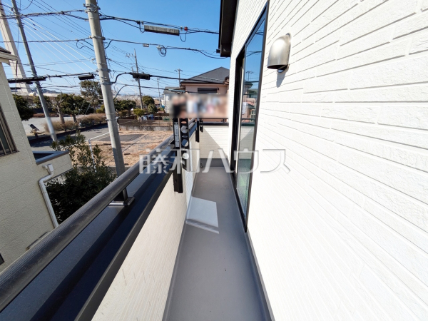 3号棟　バルコニー　【府中市四谷３丁目】
南向きのバルコニーは日差しもたっぷり注ぎ、お洗濯物もよく乾きます。　