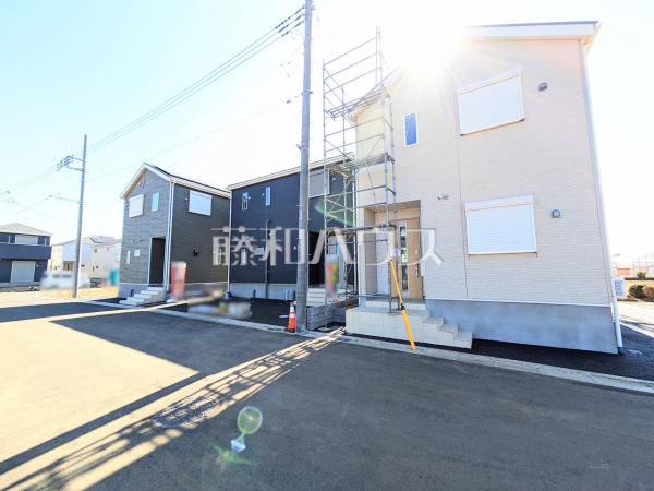 現場風景【清瀬市下清戸１丁目】 見学はしたいけど、なかなか時間が取れない・・・そんな方に出勤前や仕事終わりにマイホームを見学できるサポートをいたします。 
